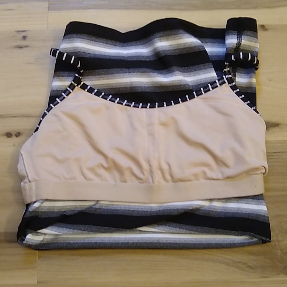EUC Lululemon Power Y Tank Size 6 - Picture 4 of 6